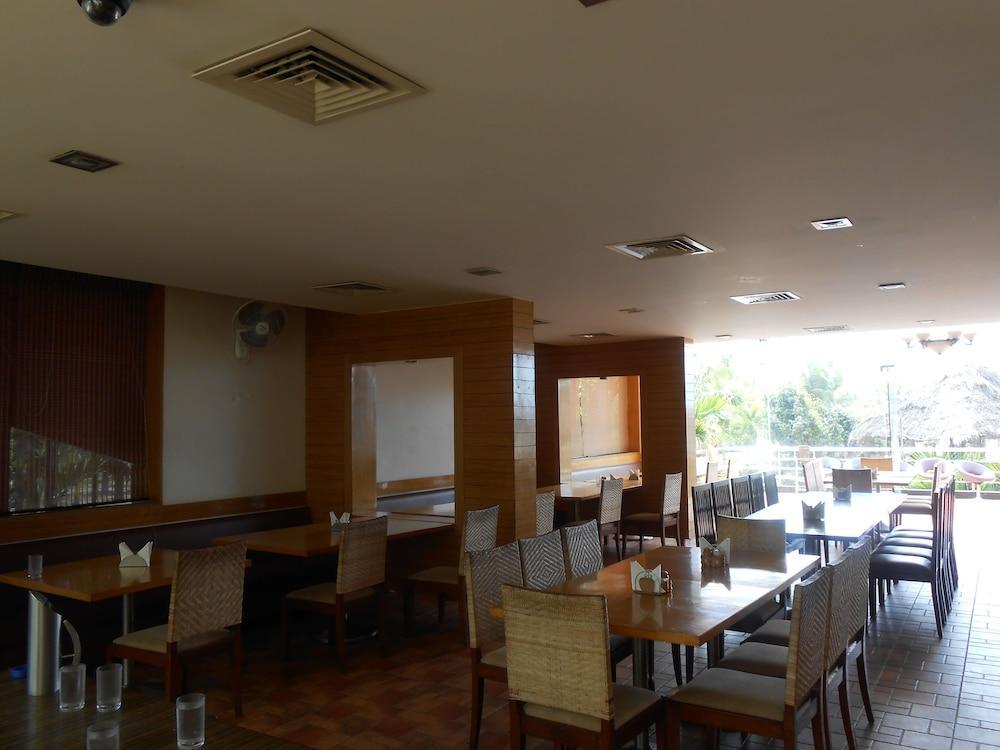 Jade Beach Resort Tirupporur Exterior foto